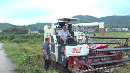 農(nóng)機(jī)送檢下鄉(xiāng) 助力安全生產(chǎn) ——縣農(nóng)業(yè)農(nóng)村局農(nóng)機(jī)服務(wù)行動(dòng)紀(jì)實(shí)